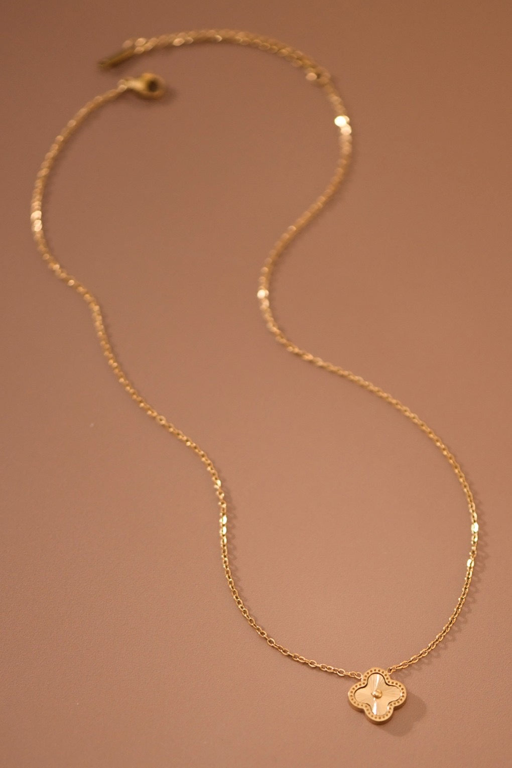 Collar de trébol de acero inoxidable de 18 quilates ANN que no se deslustra