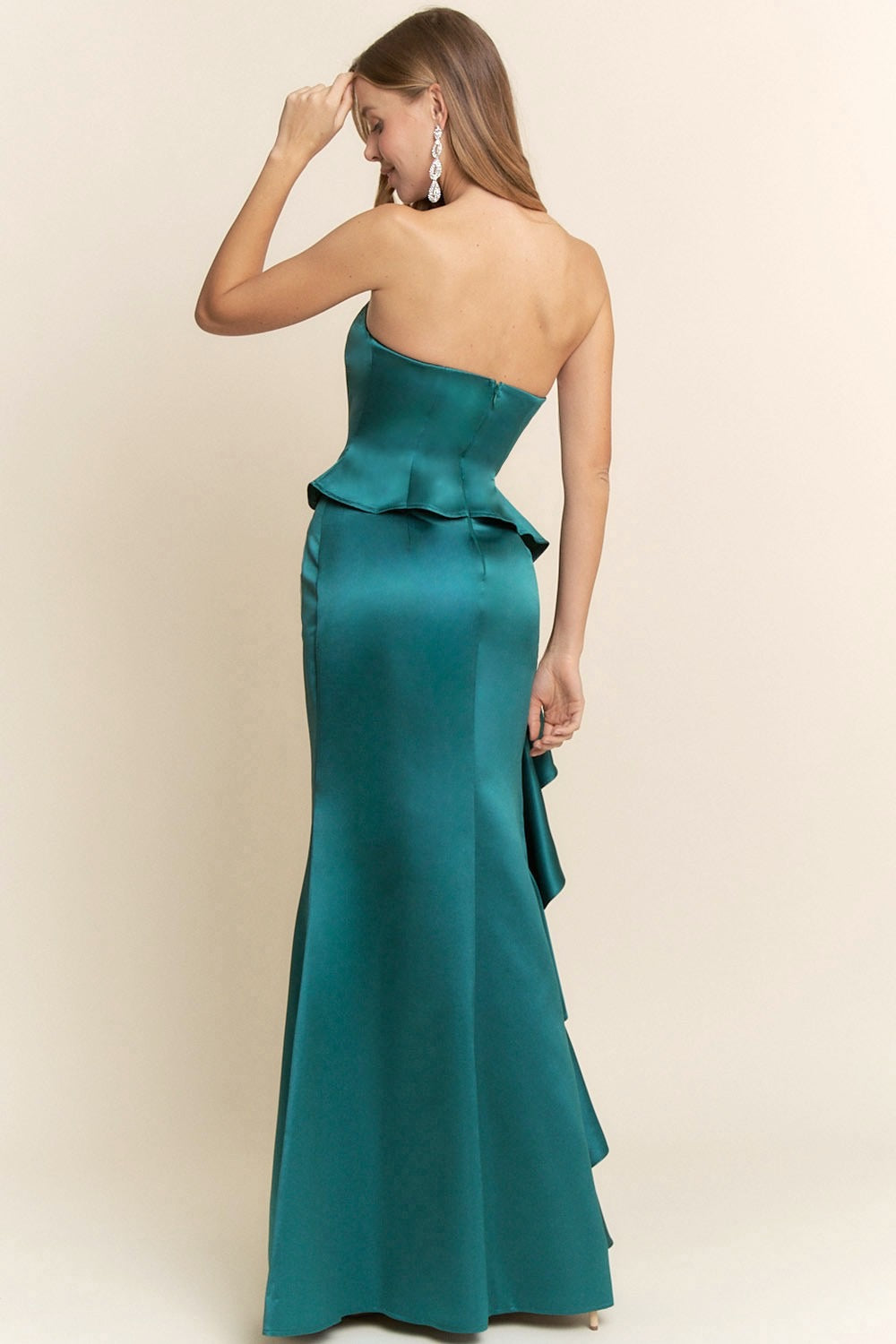 Vestido largo Ann de satén con corpiño con volantes y peplum