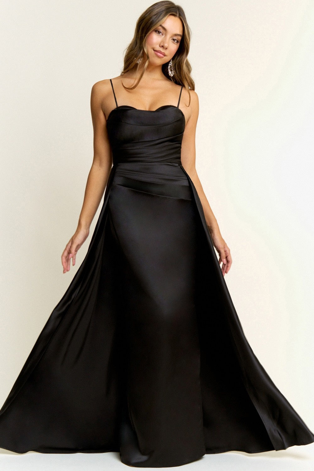Vestido largo Ann de escote corazón con escala