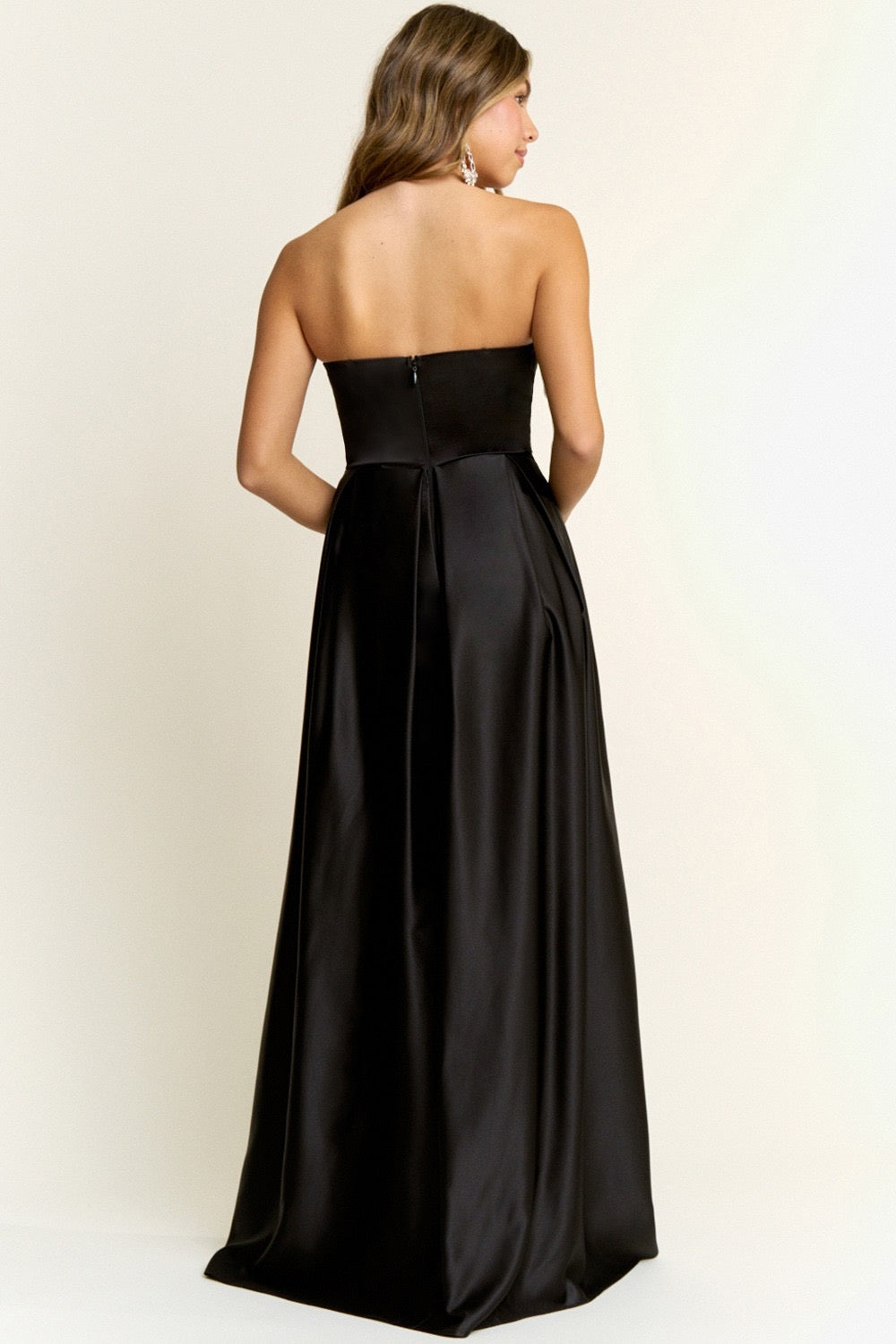 Vestido largo Ann de escote corazón con escala