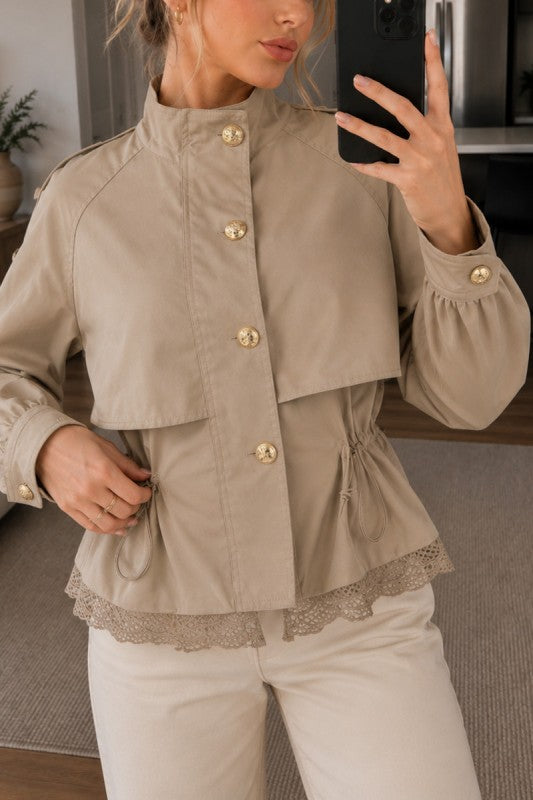 Chaqueta caqui puesta
