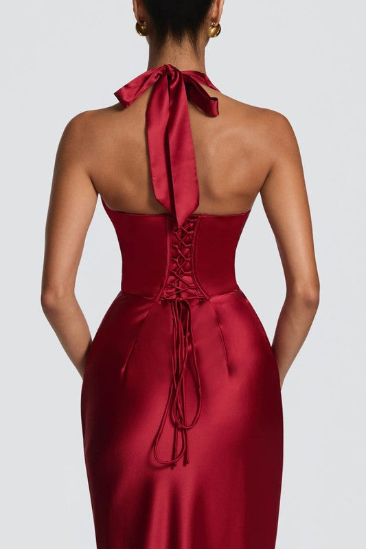Vestido rojo, espalda con cordones