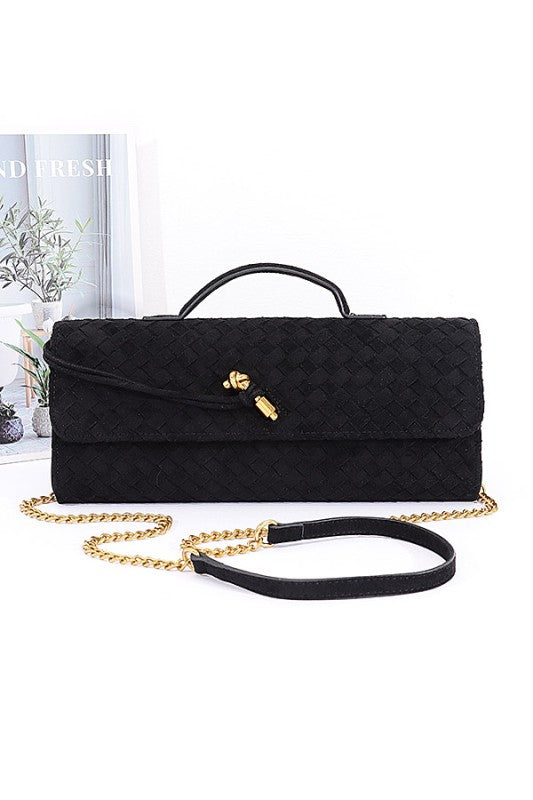 Cartera trenzada negra con cadena dorada