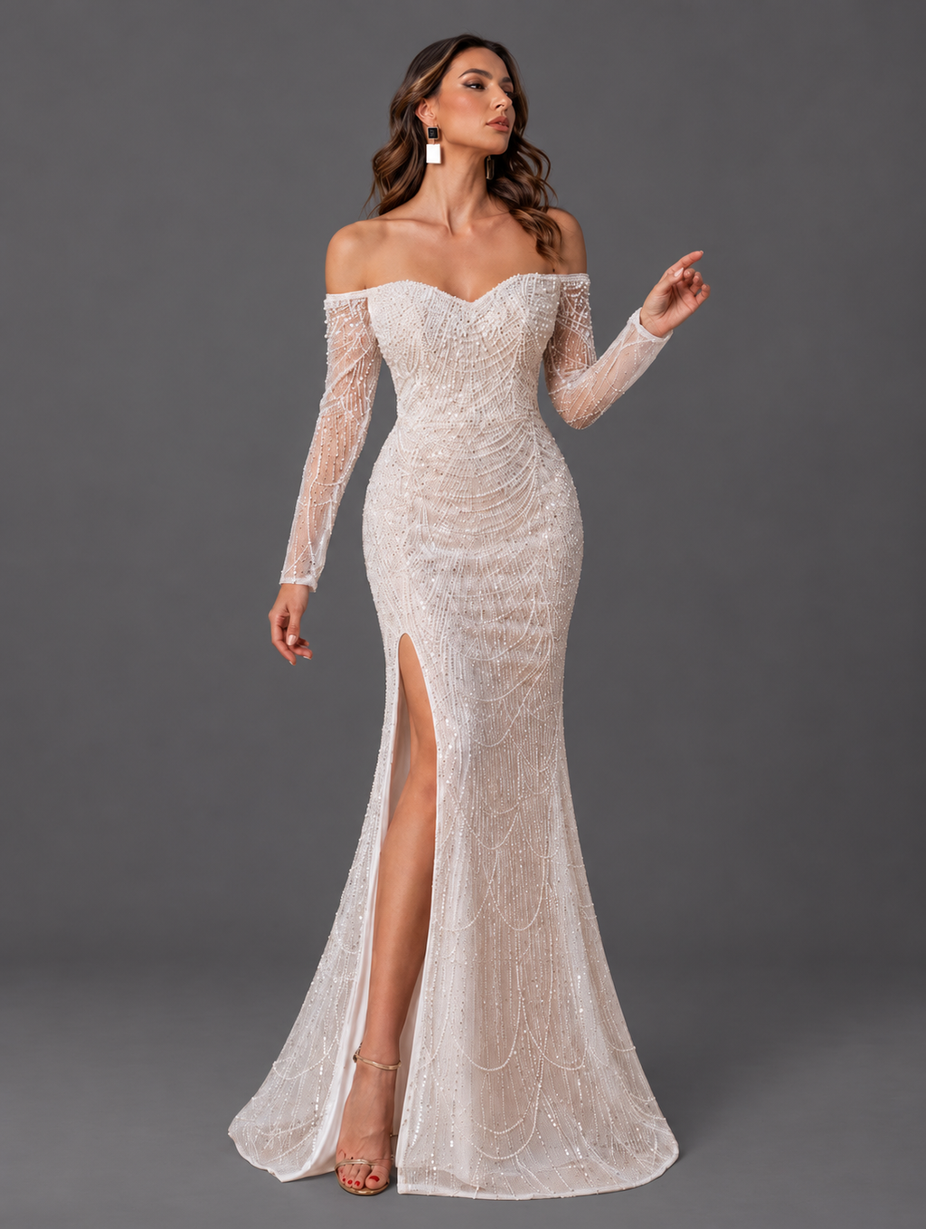 Vestido de gala con manga larga y lentejuelas 4232-1 sobre fondo gris de estudio