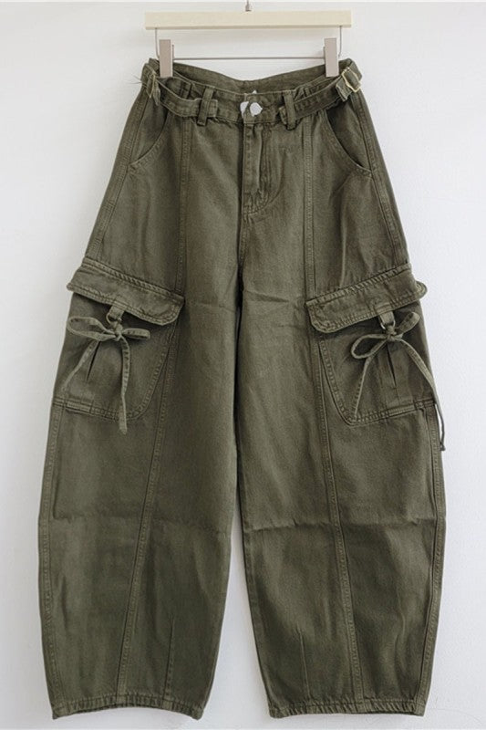Pantalón cargo verde, vista frontal