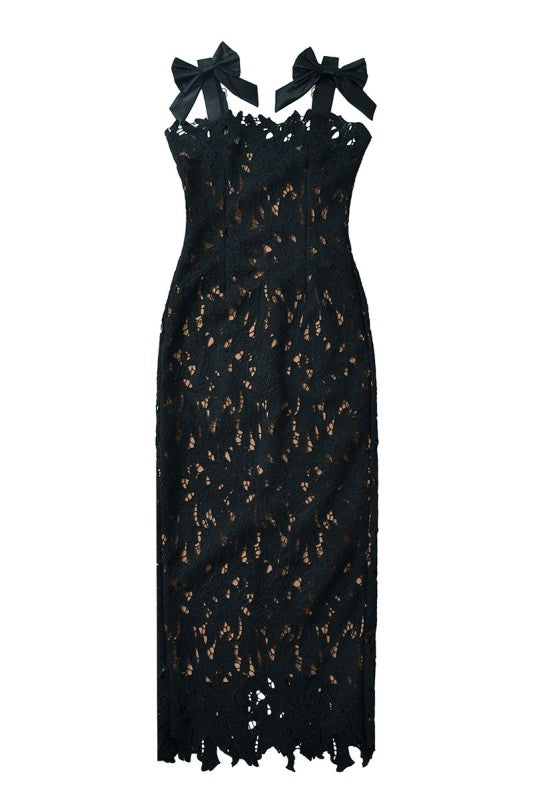 Vestido negro largo de encaje, vista posterior